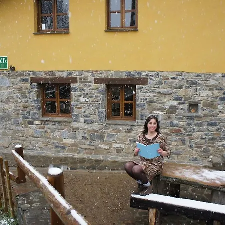 Rural * Llananzanes